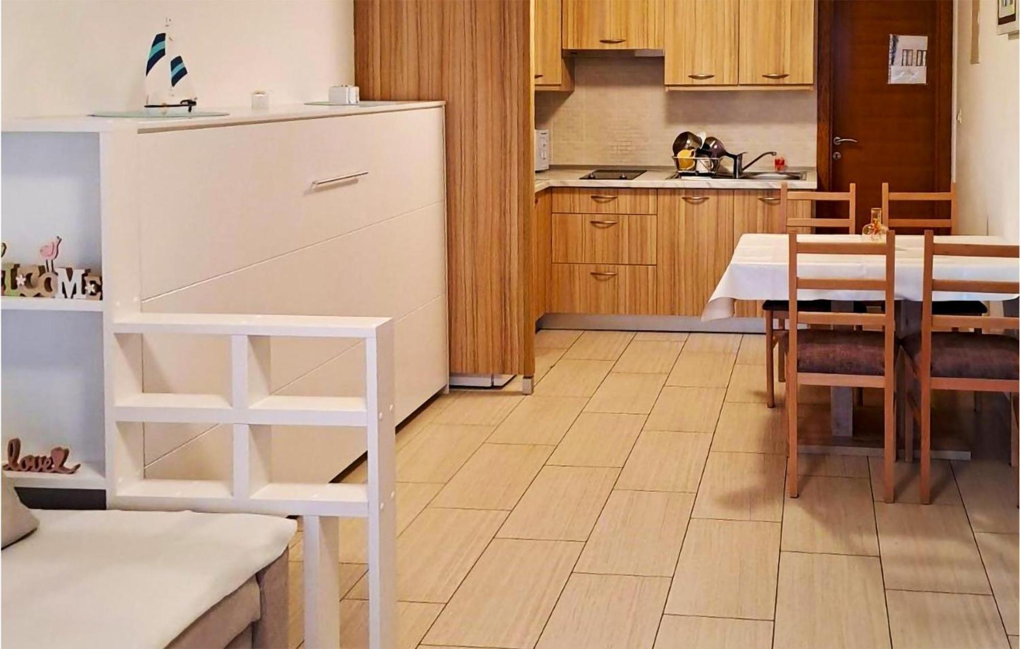 Cozy Apartment In Crikvenica With Kitchen Exterior foto